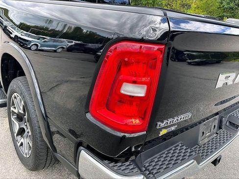 Used 2025 RAM 1500 Laramie AWD/4WD image 31