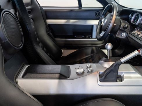 Used 2005 Ford GT image 11