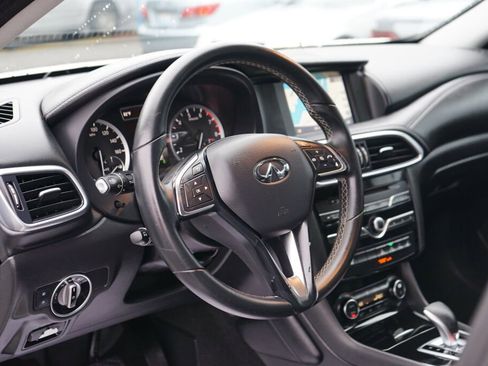 Used 2018 INFINITI QX30 Premium w/ Technology Package image 11