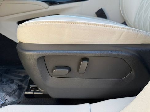 Used 2023 Buick Envision Avenir AWD/4WD image 10