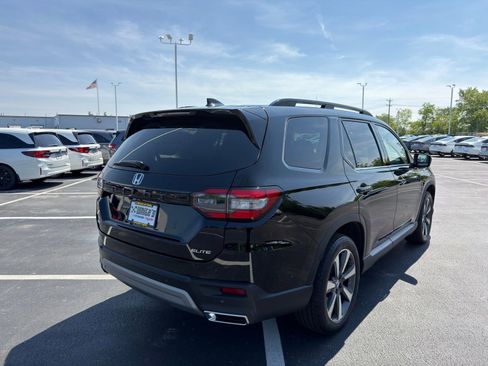Used 2024 Honda Pilot Elite image 6