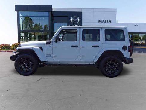 Used 2024 Jeep Wrangler Unlimited Sahara AWD/4WD image 6