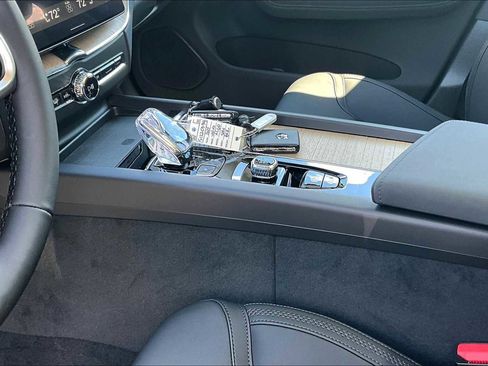New 2026 Volvo XC60 B5 Plus w/ Protection Package Premier image 10