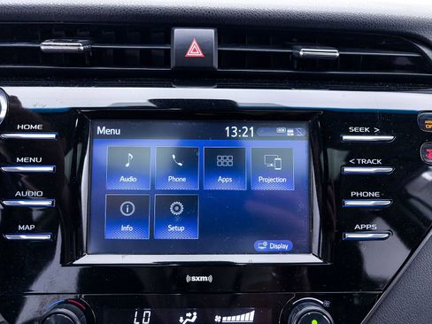 Used 2020 Toyota Camry SE w/ Blackout Package FWD image 20