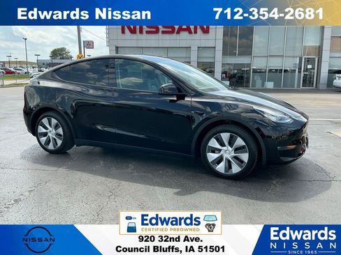 Used 2021 Tesla Model Y Long Range AWD/4WD image 1