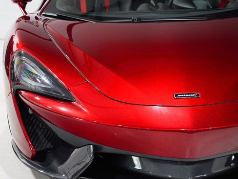 Used 2018 McLaren 570S Spider image 30