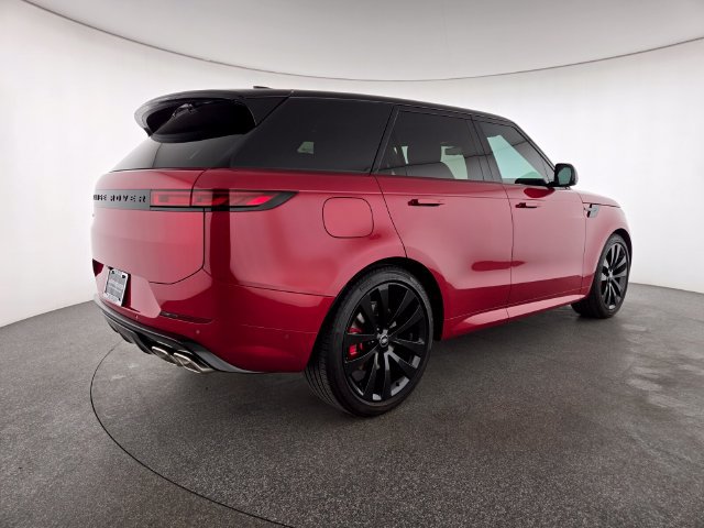 Used 2025 Land Rover Range Rover Sport Dynamic SE AWD/4WD image 2