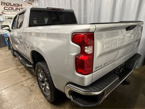 Used 2022 Chevrolet Silverado 1500 LT w/ Z71 Off-Road Package image 8