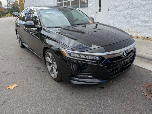 Used 2018 Honda Accord Touring image 1