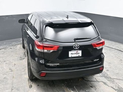 Used 2018 Toyota Highlander LE image 28