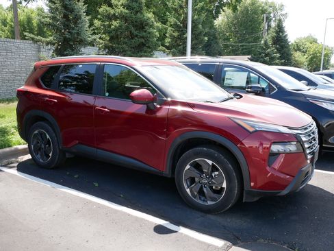 Used 2025 Nissan Rogue SV w/ SV Premium Package AWD/4WD image 4