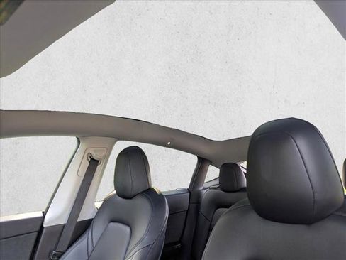 Used 2020 Tesla Model Y Long Range image 16