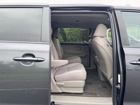 Used 2016 Kia Sedona LX w/ LX Convenience Package FWD image 38
