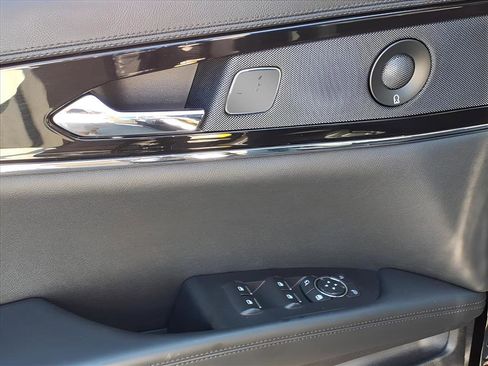 Certified 2021 Lincoln Nautilus Reserve w/ Equipment Group 201A image 5