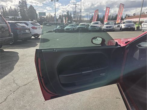 Used 2012 Dodge Challenger R/T image 13