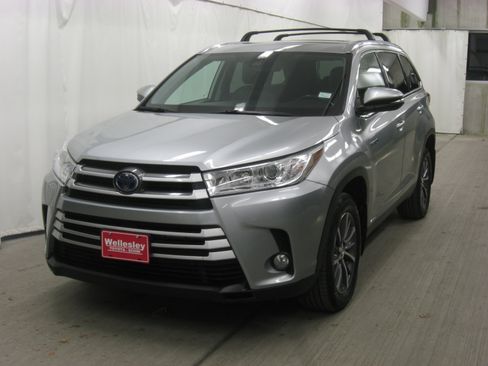 Used 2019 Toyota Highlander XLE image 27