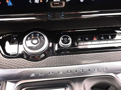 New 2025 Ford Expedition Platinum w/ Stealth Performance Package image 21