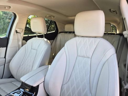 Used 2023 Buick Envision Avenir FWD image 19
