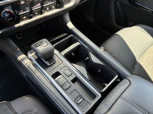Used 2025 Nissan Pathfinder SV FWD image 44