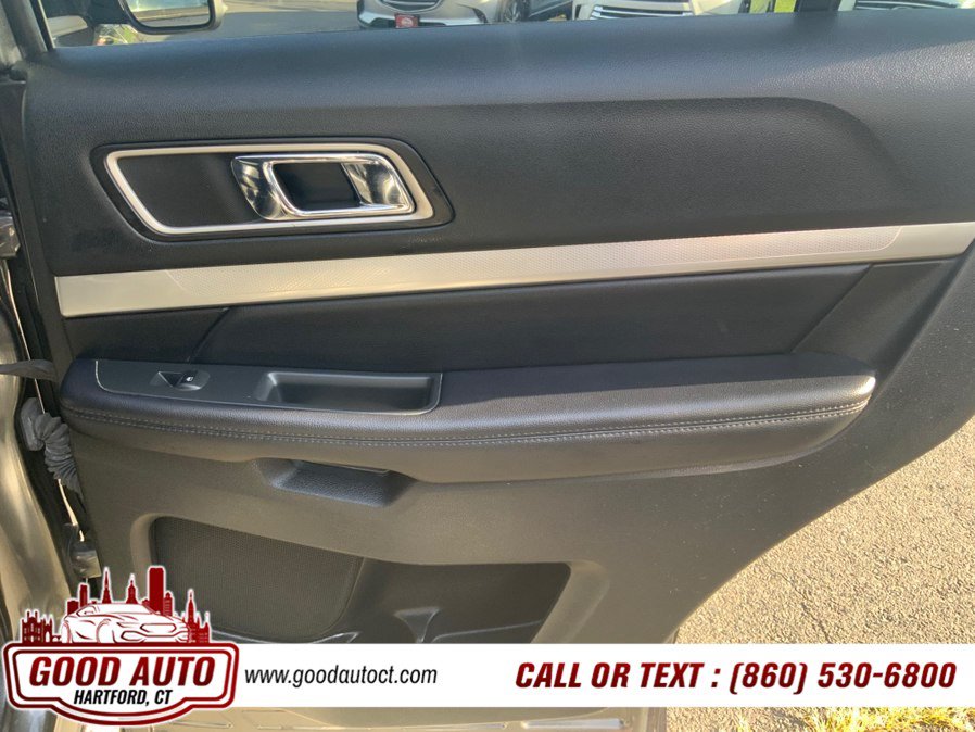 Used 2017 Ford Explorer XLT w/ Equipment Group 202A AWD/4WD image 14