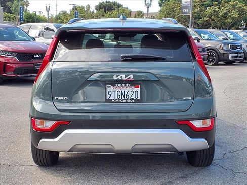 Certified 2025 Kia Niro EX image 4
