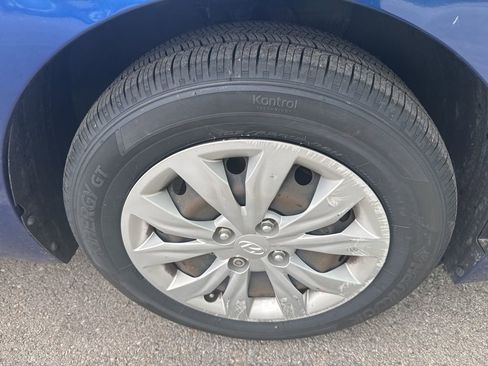 Certified 2022 Hyundai Accent SE image 4