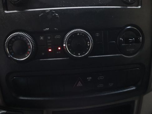 Used 2018 Mercedes-Benz Sprinter 2500 image 19