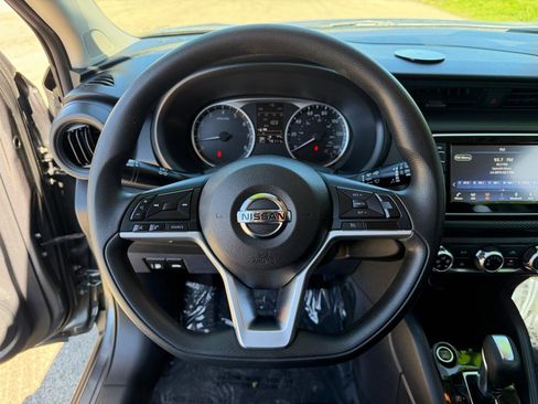 Used 2021 Nissan Kicks S FWD image 14