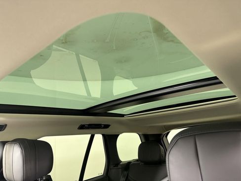 New 2026 Land Rover Range Rover SE image 9