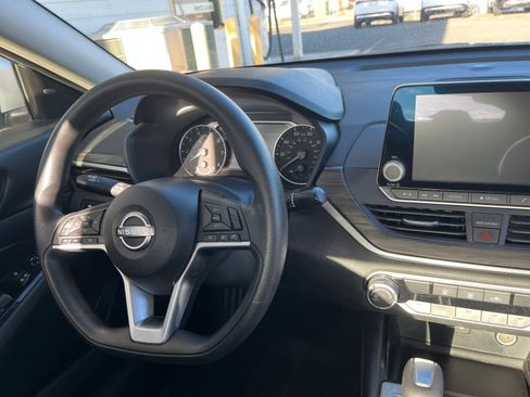 Used 2023 Nissan Altima 2.5 SV FWD image 33