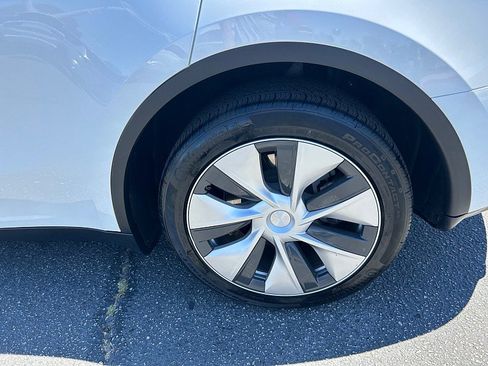 Used 2023 Tesla Model Y Long Range AWD/4WD image 14
