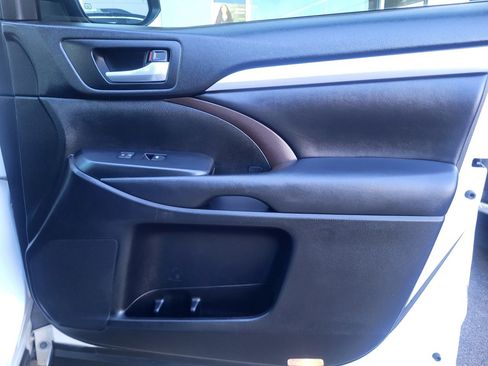 Used 2018 Toyota Highlander XLE image 20