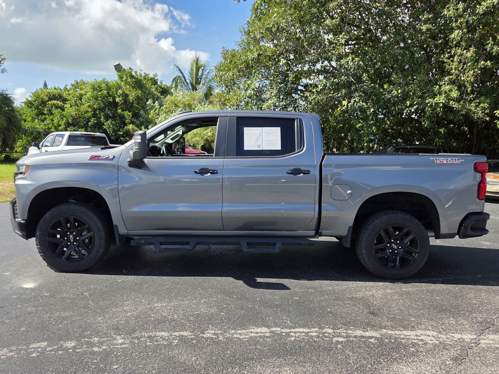 Used 2021 Chevrolet Silverado 1500 LT Trail Boss w/ Convenience Package II AWD/4WD image 2
