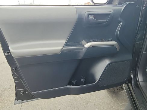 Used 2019 Toyota Tacoma SR5 RWD image 19