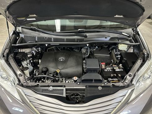 Used 2017 Toyota Sienna XLE w/ XLE Navigation Package AWD/4WD image 9