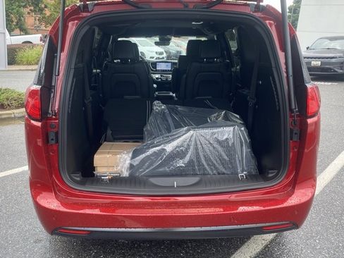 New 2026 Chrysler Voyager LX image 7