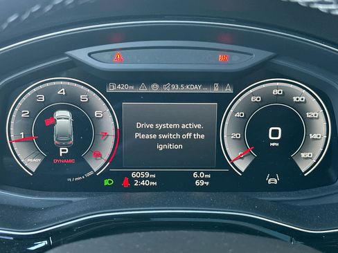 Used 2025 Audi Q7 Premium w/ Convenience Package image 25