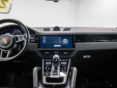 Used 2022 Porsche Cayenne AWD/4WD image 13