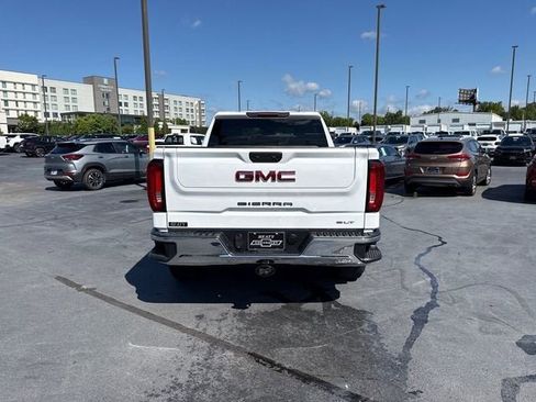Used 2024 GMC Sierra 1500 SLT AWD/4WD image 4