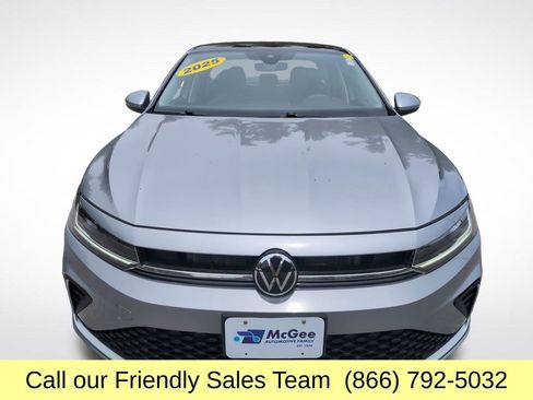 Used 2025 Volkswagen Jetta SE FWD image 10