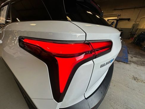 Certified 2024 Chevrolet Blazer EV LT AWD/4WD image 32