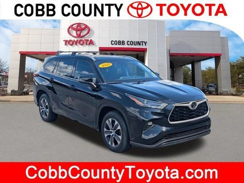 Used 2022 Toyota Highlander XLE FWD image 1