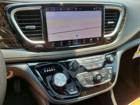 New 2023 Chrysler Pacifica Pinnacle image 12
