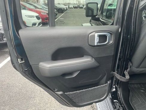 Used 2022 Jeep Gladiator Overland image 15