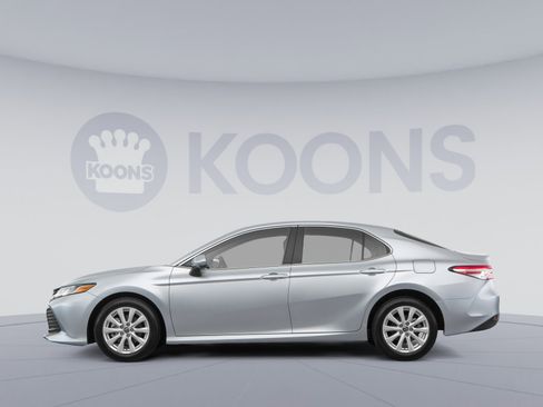 Used 2018 Toyota Camry LE w/ Convenience Package FWD image 2