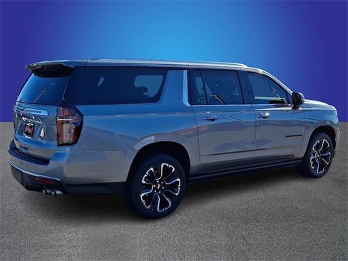 Used 2023 Chevrolet Suburban High Country w/ Premium Package 2 image 5