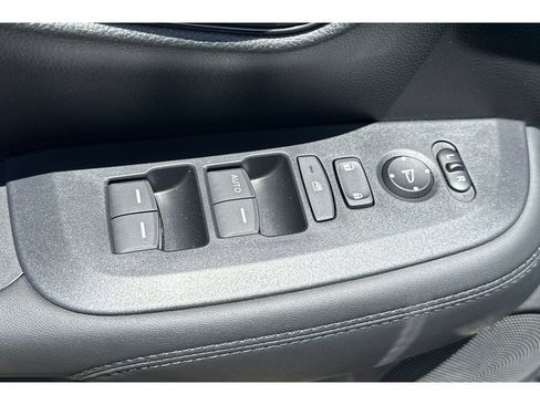 Used 2027 Honda HR-V LX image 12