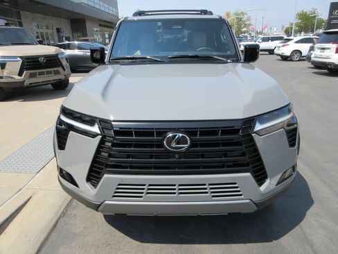 Used 2026 Lexus GX 550 AWD/4WD image 14
