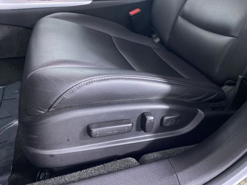 Used 2018 Acura TLX FWD image 9