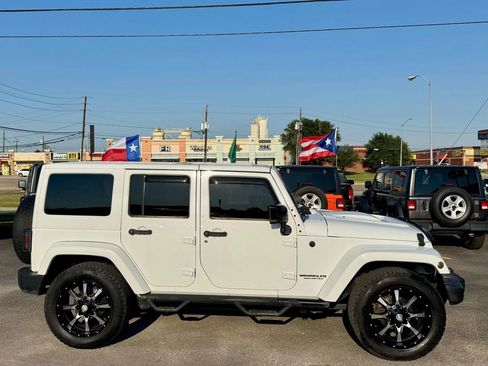 Used 2015 Jeep Wrangler Unlimited Sahara AWD/4WD image 14